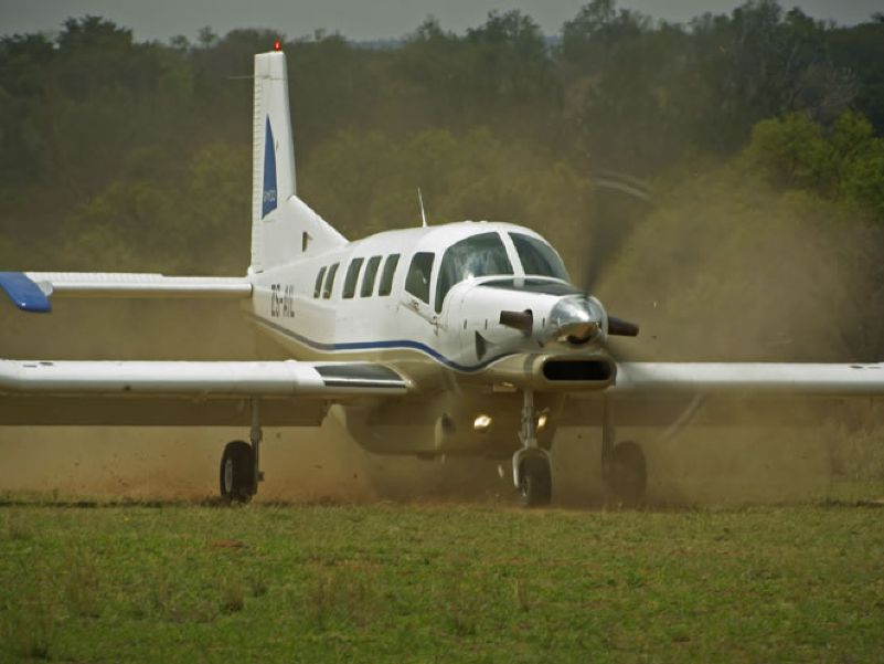 P-750XL Africa takeoff